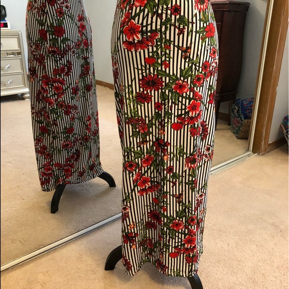 Discreet floral Maxi Dress - Picture 3 of 4